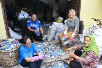 “Waste Bank” at Medan Selayang Subdistrict. The recyclable waste is sorted out and sold to the vendors for further recycling process